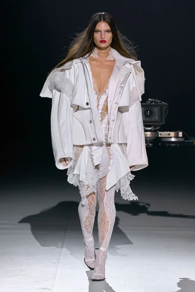 Look 24